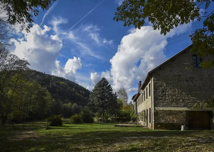 D'hotes Au Domaine De Clarat Bed & Breakfast 3*